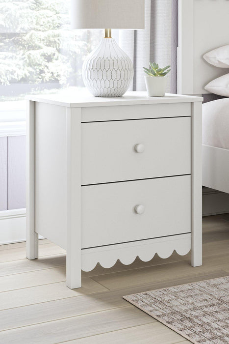 Hallityn Nightstand